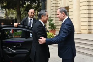 Ceyhun Bayramov çinli həmkarı ilə görüşüb